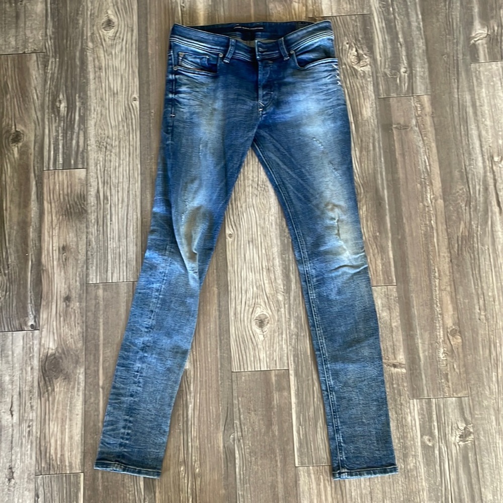 BRAND NEW Diesel Jeans. Never worn. “Sleenker” Slim-Skinny. W 30 L 32.